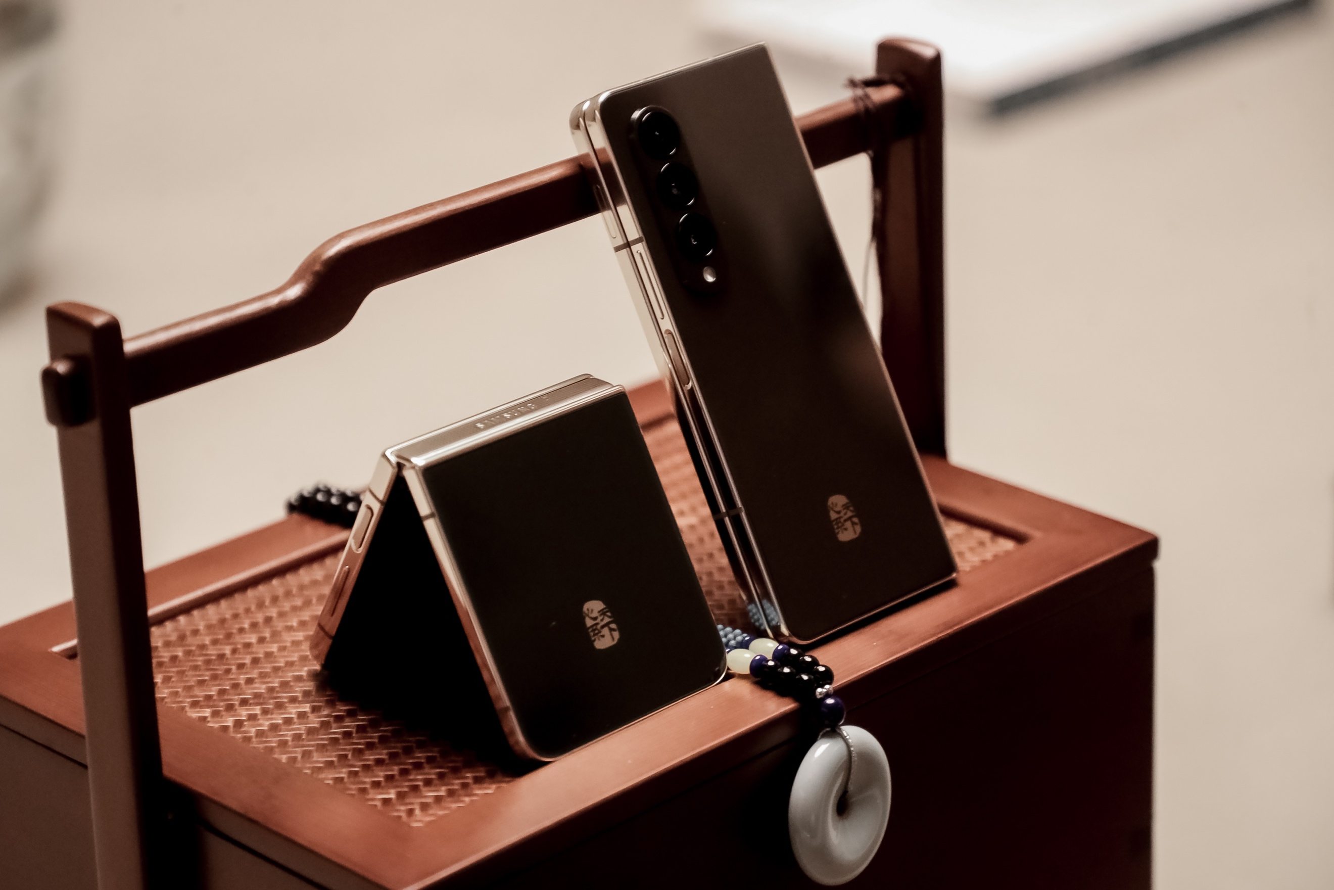 心系天下三星W23 | W23 Flip——在科技中寻觅生活的“诗意”