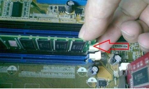 Win7运行内存满了导致系统死机怎么办?