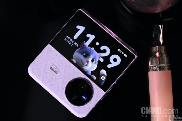 李楠分享vivo X Flip使用心得 称其小巧设计打破“魔法数字”