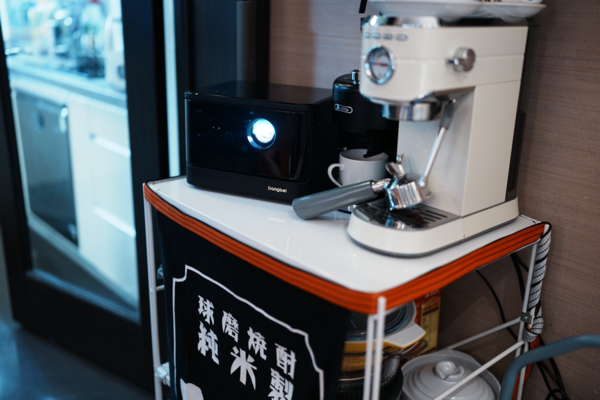 2023年客厅投影仪什么牌子好?明确亮度决定画面,只能选择当贝X5